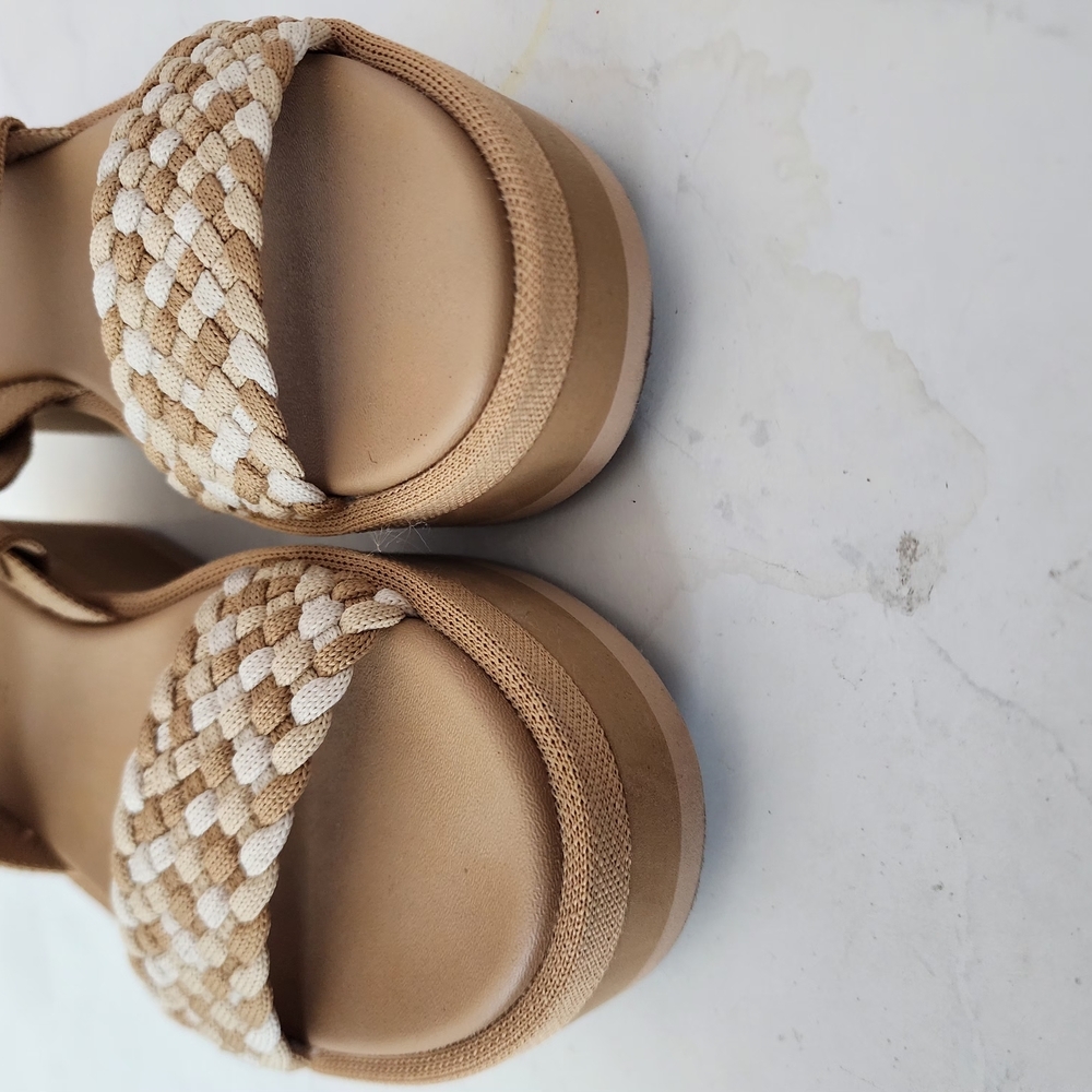 Rothy's Lightweight Wedge Sandal Size 8 Ivory Camel Beach Sand Woven - Picture 9 of 10
